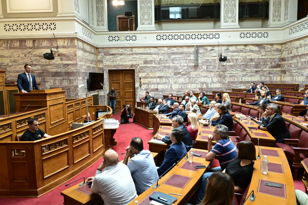 Προβληματισμένοι αρκετοί βουλευτές του ΣΥΡΙΖΑ με την πρόταση Κασσελάκη για αλλαγή ονόματος