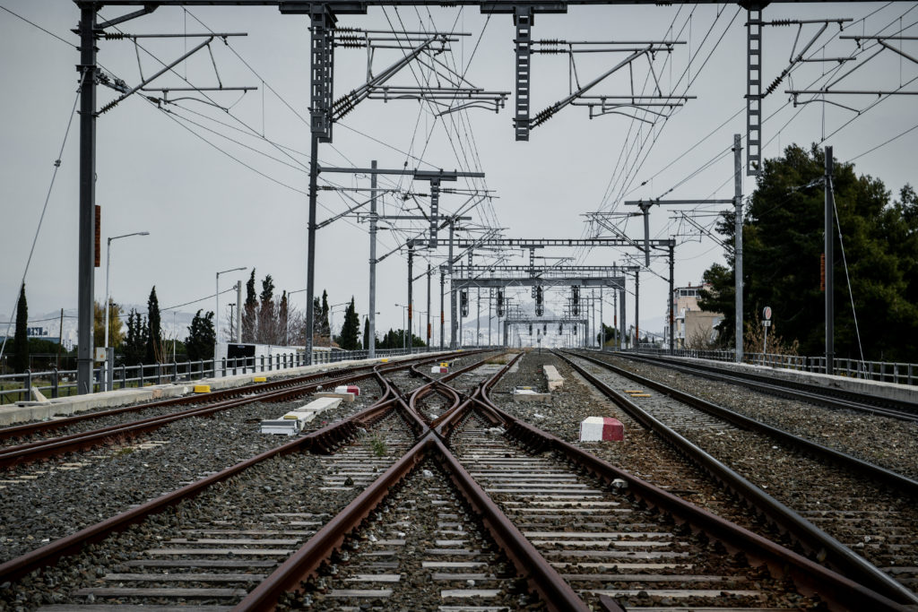 Απεργία στον σιδηρόδρομο: Χωρίς τρένα και προαστιακό την Πέμπτη – Τι ισχύει με τα δρομολόγια προς και από αεροδρόμιο