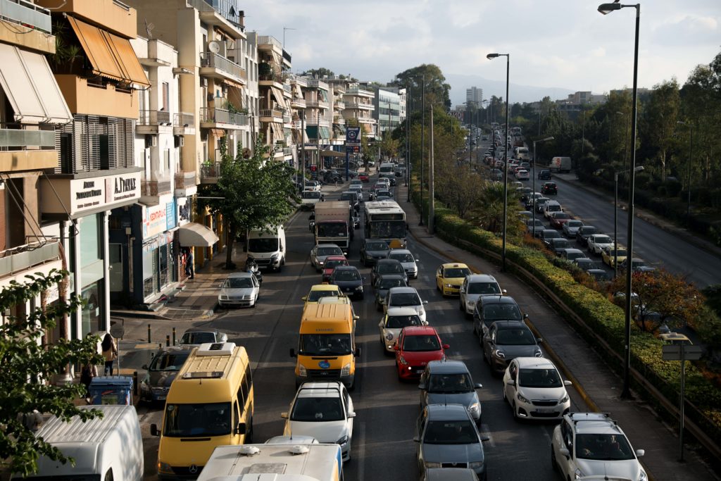 Ακινητοποιημένο λεωφορείο στη Μεσογείων – Κυκλοφοριακό χάος