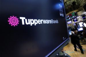 Tupperware: Στο χείλος της πτώχευσης η εταιρεία με τα πασίγνωστα τάπερ &#8211; «Βουτιά» 50% έκανε η μετοχή