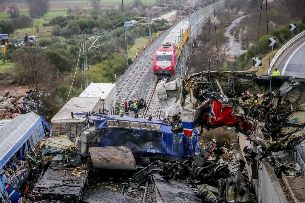 Νέες εξελίξεις στα Τέμπη: Παραμένουν οι υψηλές χρηματικές εγγυήσεις σε πέντε κατηγορούμενους για τη σύμβαση 717