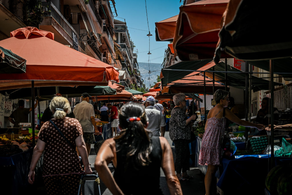 Ευρωβαρόμετρο: Άλυτος γρίφος η ακρίβεια για τους Έλληνες – Απαισιοδοξία για το μέλλον