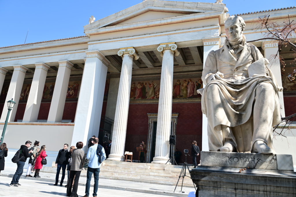 Στους δρόμους οι ακαδημαϊκοί: Διεκδικούν νέο μισθολόγιο και χρηματοδότηση των ΑΕΙ