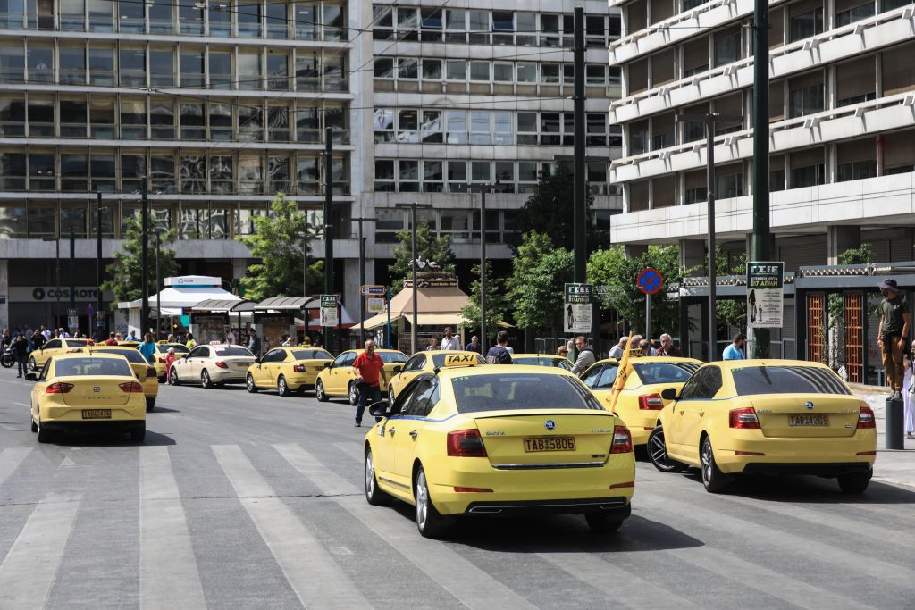 Στο ΣτΕ οι οδηγοί ταξί για την τοποθέτηση αυτοκόλλητου σήματος κατοχής POS