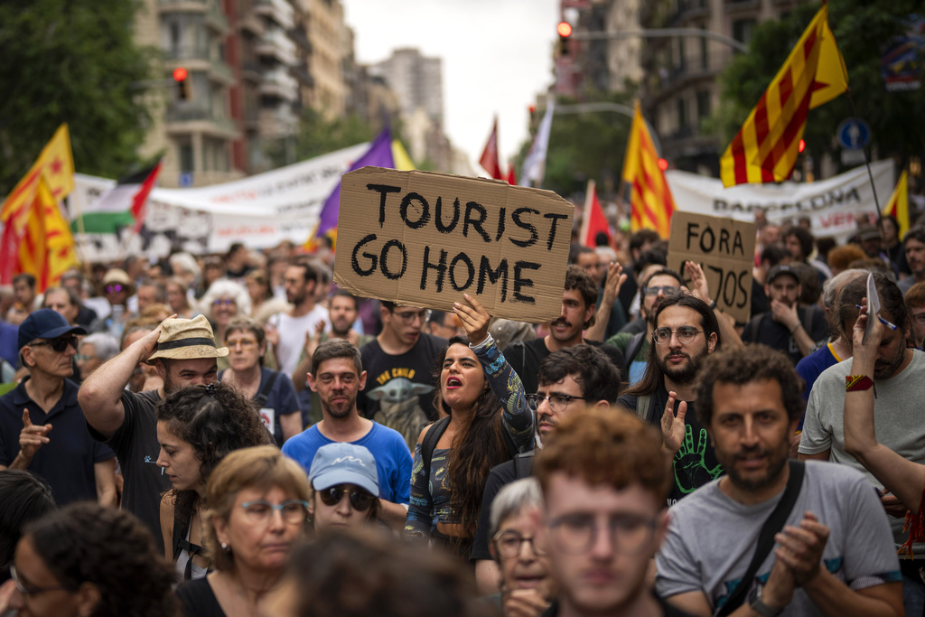 Spain: ‘Tourists, go home’ – Protests against tourism and winter
 –