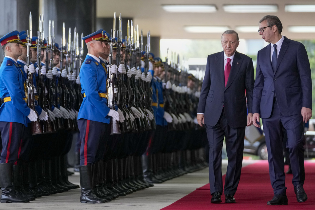 Ερντογάν και Βούτσιτς συζήτησαν την συμπαραγωγή οπλικών συστημάτων από Τουρκία και Σερβία