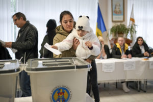 Μολδαβία: Διχασμένη η χώρα για την ένταξη στην ΕΕ &#8211; Πανηγυρίζουν οι Ευρωπαίοι, δηλητήριο από την Μόσχα