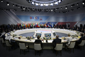 Σύνοδος των BRICS στο Καζάν: Κηρύσσουν τον «πόλεμο» στο δολάριο και κάνουν έκκληση για ειρήνη στη Μέση Ανατολή