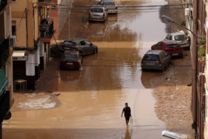 Τραγωδία δίχως τέλος στην Βαλένθια: Τι είναι το φαινόμενο «gota fria» που προκάλεσε βροχή ενός έτους