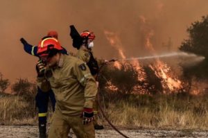 Εποχικοί πυροσβέστες στο documentonews.gr για τη φωτιά στην Κορινθία: Οι δυνάμεις δεν επαρκούν &#8211; Φωνάζουμε για πρόληψη