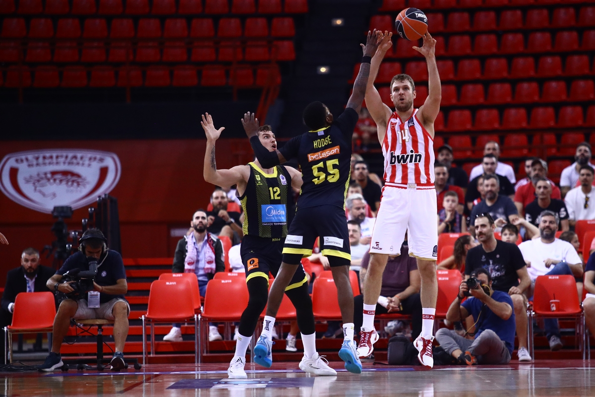 Basketball: Walk for Olympiakos with Wright, Vezenkov
 –