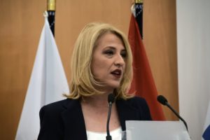 Ρένα Δούρου: Τι περιέχει συγκεκριμένα η συμφωνία Μητσοτάκη &#8211; Ζελένσκι;