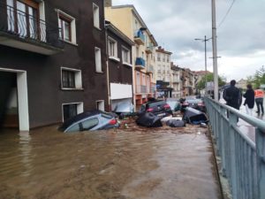 Γαλλία: Χάος με τις καταστροφικές πλημμύρες &#8211; 700 χιλιοστά νερού μέσα σε 48 ώρες στην Αρντές (Photos-Video)