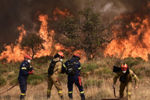 Φωτιά στο Ξυλόκαστρο: Στάχτη πάνω από 50.000 στρέμματα &#8211; Μάχη πριν πέσει το σκοτάδι με τις αναζωπυρώσεις