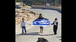 Γαύδος: Συγκινητική παρέλαση από δύο μικρούς μαθητές (Video)