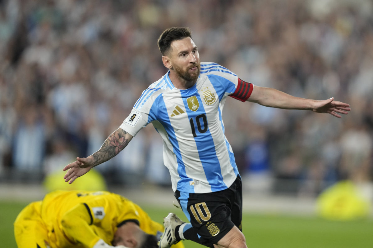 Lionel Messi: One man show – Hat trick and two assists in Argentina – Bolivia (Video)
 –