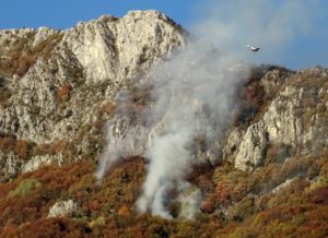 Παγγαίο Όρος: Μαίνεται για δεύτερη μέρα η φωτιά σε δύσβατο σημείο (Videos &#8211; Photos)