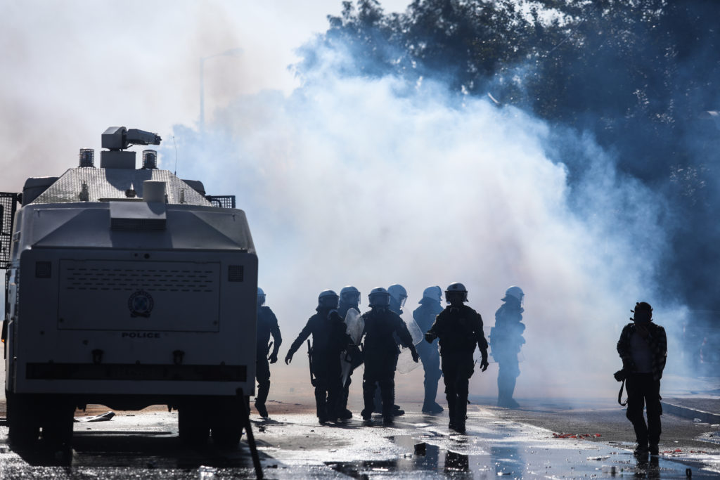 Απόφαση σταθμός: Ιστορική δικαίωση για φωτορεπόρτερ που τραυματίστηκε από όχημα της ΕΛΑΣ – Αποζημίωση 30.000 ευρώ