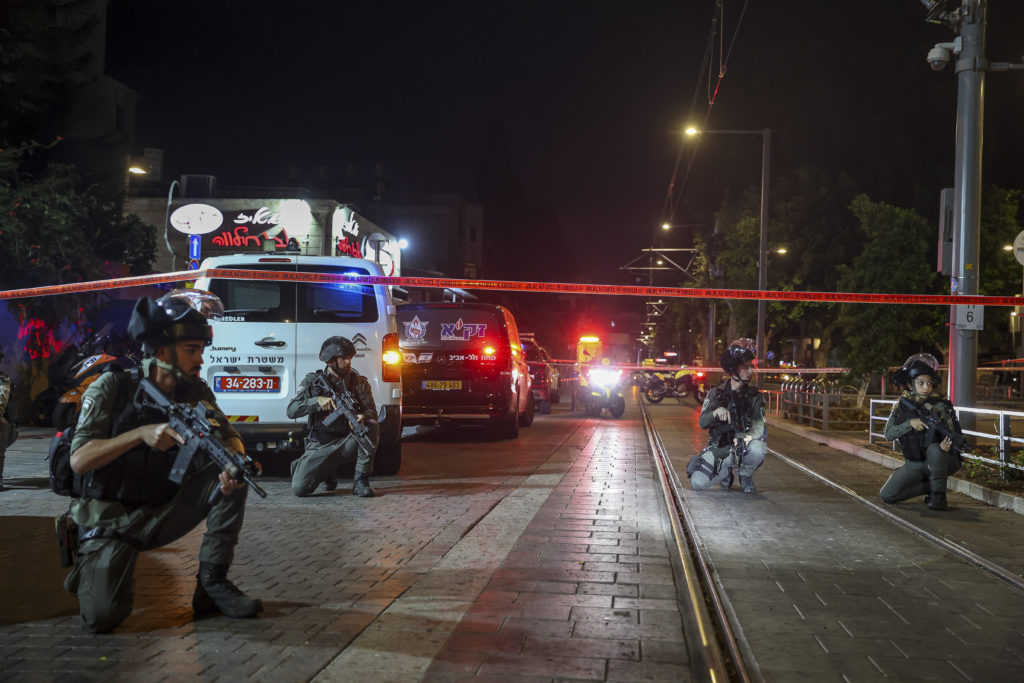 Έλληνας νεκρός από την επίθεση ενόπλων στο Τελ Αβίβ – Η ανακοίνωση του ΥΠΕΞ