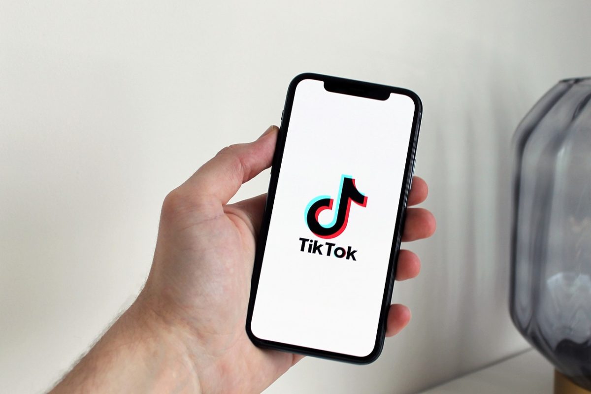 US: Prosecutors from 14 states say TikTok is harming young people’s mental health
 –