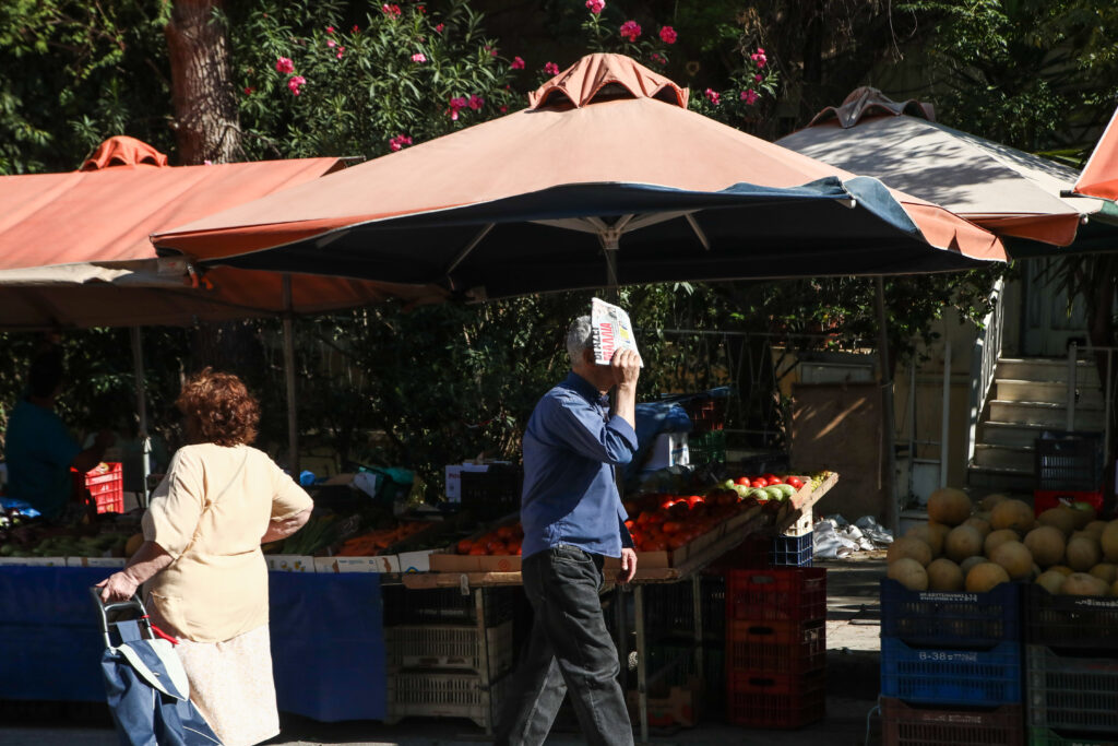 Στενάζουν από τα κόστη και οι παραγωγοί στις λαϊκές – Κυβερνητική αδιαφορία, ακρίβεια, λειψυδρία απειλούν το αποκούμπι των νοικοκυριών