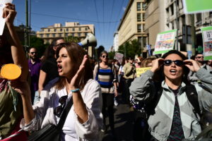 Ποιοι απεργούν την Τετάρτη – Δεμένα τα πλοία, τι ισχύει με τα μέσα μεταφοράς 