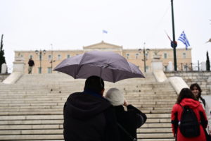 Καιρός: Ισχυρές μπόρες και καταιγίδες στην Αττική τις επόμενες ώρες &#8211; Πού και πότε θα χιονίσει; (LIVE)