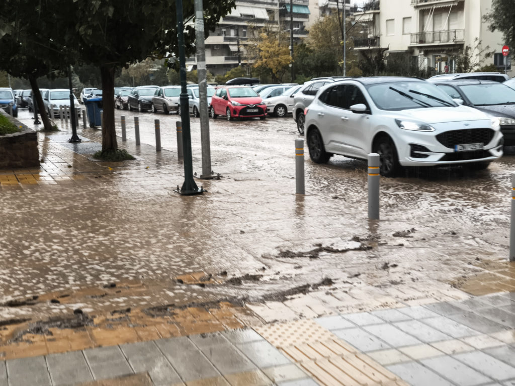 Κακοκαιρία Alexandros: Νέο έκτακτο δελτίο της ΕΜΥ – Ποιες περιοχές θα πληγούν το Σάββατο (LIVE)