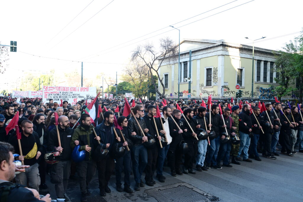 Επέτειος Πολυτεχνείου: Στην αμερικανική πρεσβεία κατευθύνεται ο κόσμος – Πάνω από 110 προσαγωγές (Photos)