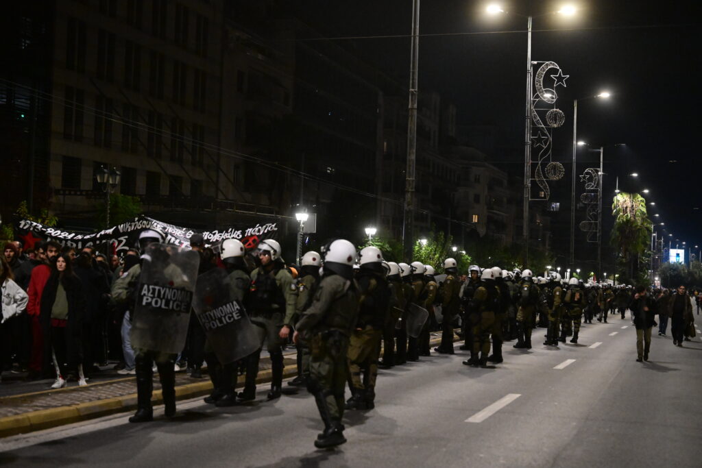 Επέτειος Πολυτεχνείου: Στην ισραηλινή πρεσβεία η πορεία – Πάνω από 110 προσαγωγές (Photos)