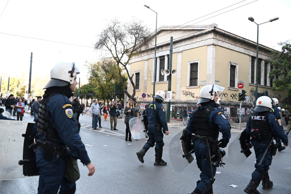 Πολυτεχνείο: Σε αστυνομικό κλοιό η Αθήνα – Πάνω από 5.000 δυνάμεις των ΜΑΤ, drones και αύρες