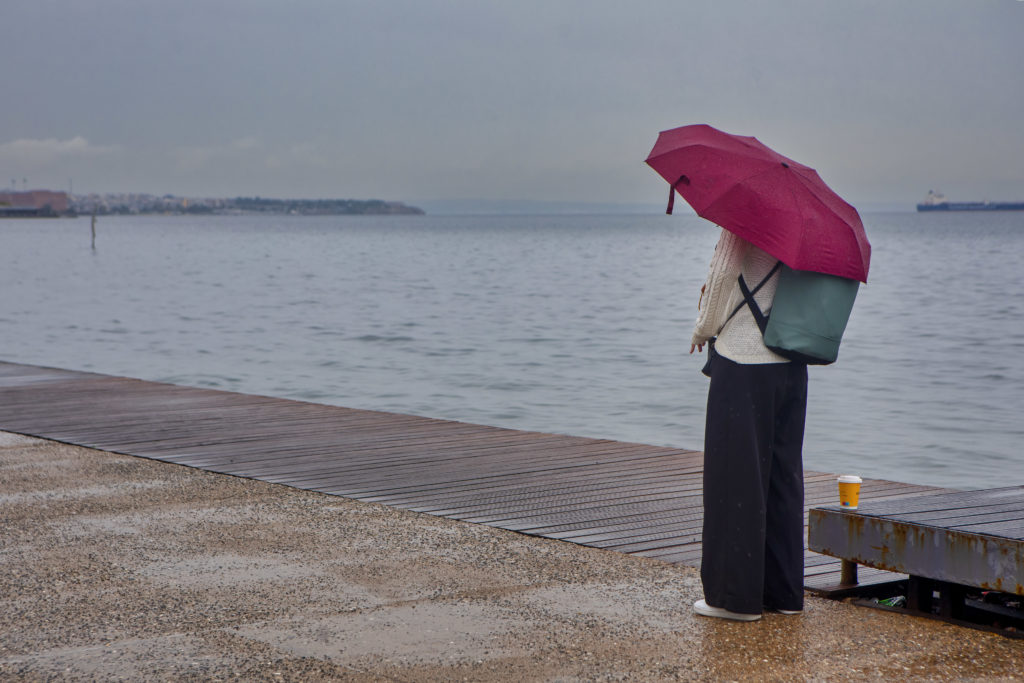 Καιρός: Πέφτει η θερμοκρασία, έρχονται βοριάδες – Πού αναμένονται βροχές