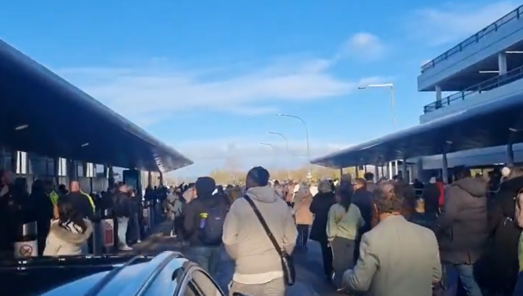 Unexpected return of the National Basketball team from London – Gatwick Airport evacuated (Video)
 –