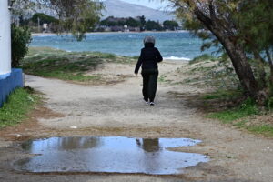 Καιρός τύπου «Π»: Πέφτει κατακόρυφα η θερμοκρασία &#8211; Πότε σταματούν οι βροχές (LIVE)