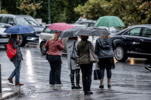 Καιρός: Πού θα σημειωθούν βροχές και καταιγίδες τις επόμενες ώρες (LIVE)