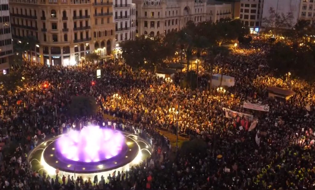 Οργή στην Ισπανία για τις πλημμύρες – Χιλιάδες διαδηλωτές έκαναν πορεία για να καταγγείλουν τη διαχείριση των πλημμυρών