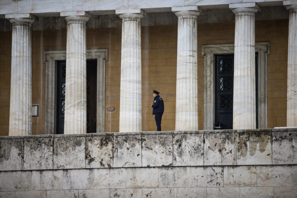 «Όσοι αστυνομικοί είναι στη Βουλή είναι με μέσον και άκρες» – Νέα στοιχεία για τη φρικώδη υπόθεση (Video)