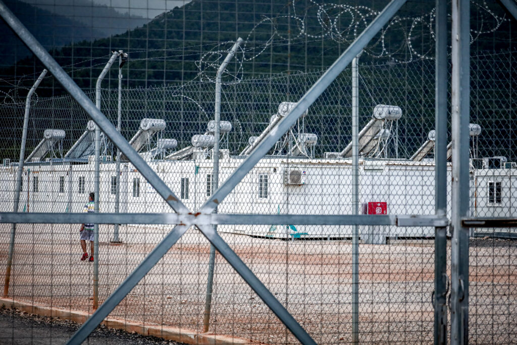 Μαλακάσα: Στη φυλακή και οι έξι κατηγορούμενοι για την άγρια κακοποίηση 16χρονου στη δομή