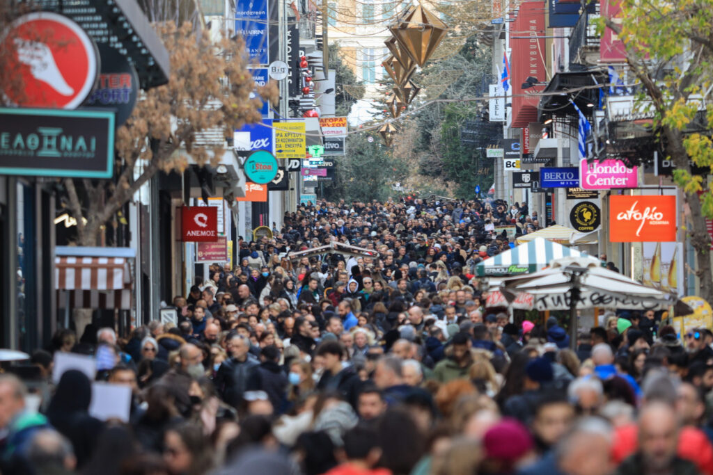 Παραμονή Πρωτοχρονιάς: Τι ώρα κλείνουν καταστήματα και σούπερ μαρκετ