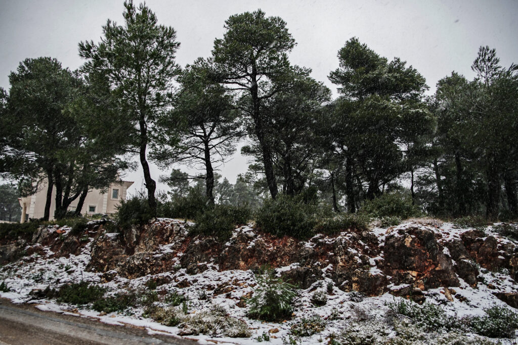 Καιρός: Ισχυρές βροχές, χιόνια και θυελλώδεις άνεμοι – Πρόγνωση ΕΜΥ για την εβδομάδα των Χριστουγέννων