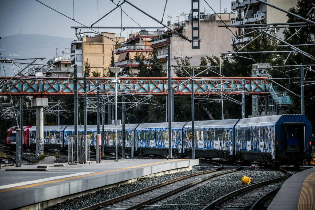 Κομισιόν: Νέο «ράπισμα» για την ασφάλεια των σιδηροδρόμων – Κινεί διαδικασία επί παραβάσει κατά της Ελλάδας