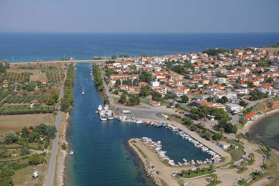 Χαλκιδική: Ελεύθεροι με όρους, οι 12 πρώτοι κατηγορούμενοι που απολογήθηκαν για «λάδωμα» στην Πολεοδομία