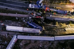 Έγκλημα Τέμπη: Ποινική δίωξη σε στέλεχος του υπουργείου Μεταφορών &#8211; Εξηγήσεις για το λάθος βίντεο ο Τερεζάκης