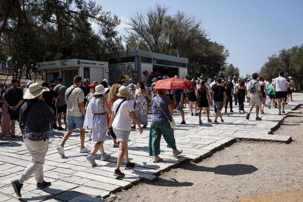 Ακρόπολη: Μικρό καλάθι για το νέο πωλητήριο