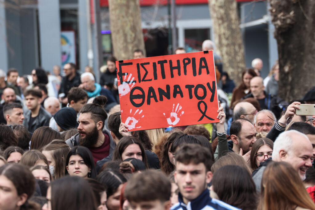 Έγκλημα στα Τέμπη: Σήμερα γεμίζουν δρόμοι και πλατείες – Ο διαδραστικός χάρτης με όλες τις συγκεντρώσεις σε Ελλάδα και εξωτερικό