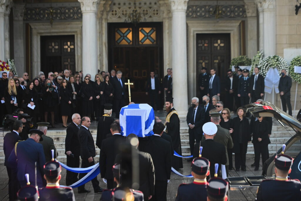 Κηδεία Κώστα Σημίτη: Με τιμές εν ενεργεία πρωθυπουργού στη Μητρόπολη (LIVE)