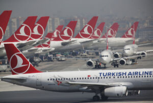 Turkish Airlines: Επίθεση&#8230; κοριών σε επιβάτες στα αεροσκάφη της &#8211; «Έπεφταν και από την οροφή» (Photos)