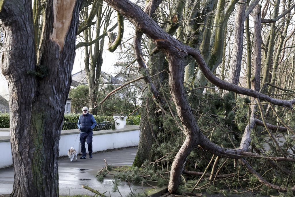 Η «καταιγίδα του αιώνα» Eowyn σάρωσε Βρετανία και Ιρλανδία – Ένας νεκρός και ένα εκατ. νοικοκυριά χωρίς ρεύμα