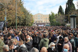 Τέμπη: «Πλημμύρισε» το Σύνταγμα &#8211; Στιγμιότυπα από τη μεγαλειώδη συγκέντρωση στην Αθήνα (Photos)