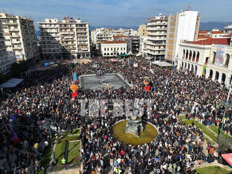 Πάτρα: Πλημμύρισε η πλατεία Γεωργίου από χιλιάδες διαδηλωτές